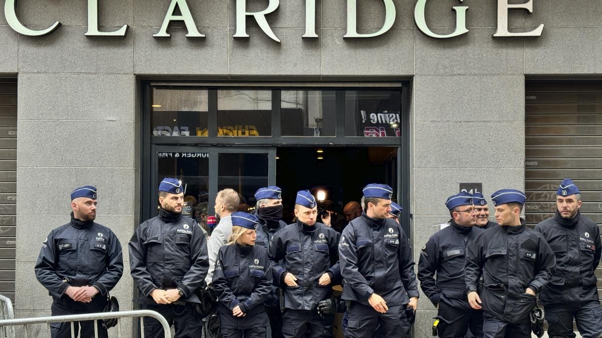 Rendőri beavatkozás zárta le Orbánék brüsszeli konferenciáját