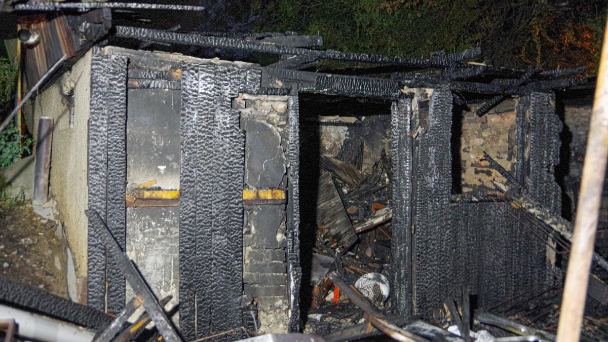 Tragédia a XI. kerületben: Hétvégi ház lángokban állt, egy ember életét vesztette - Fotók