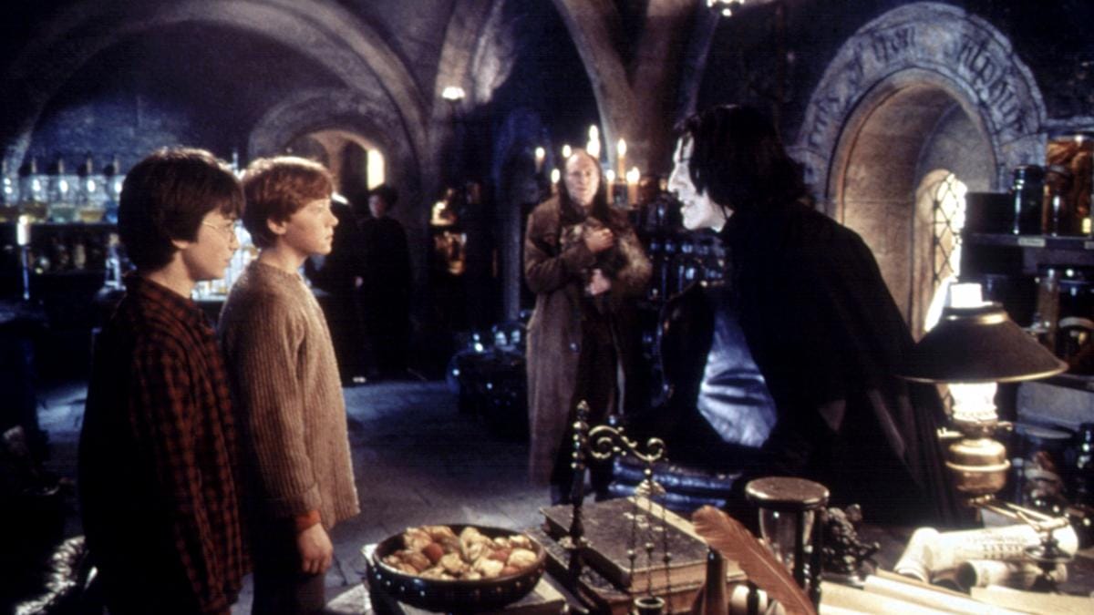 “Rettegtem tőle, azt gondoltam, gyűlöl engem” – Mi a pokol történt a Harry Potter forgatásán? Daniel Radcliffe halálosan félt Alan Rickmantől