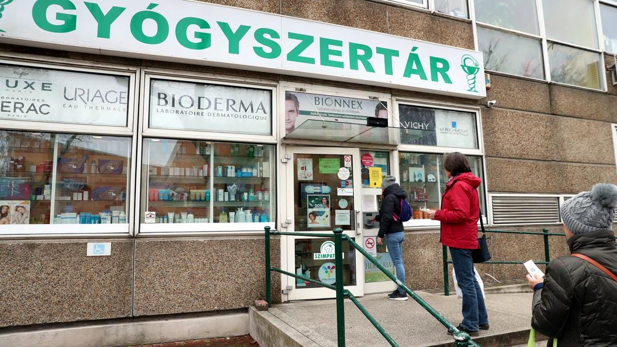 Az átszervezések és gyógyszerautomaták ügyében nem egyeznek a patikusok és a kormány