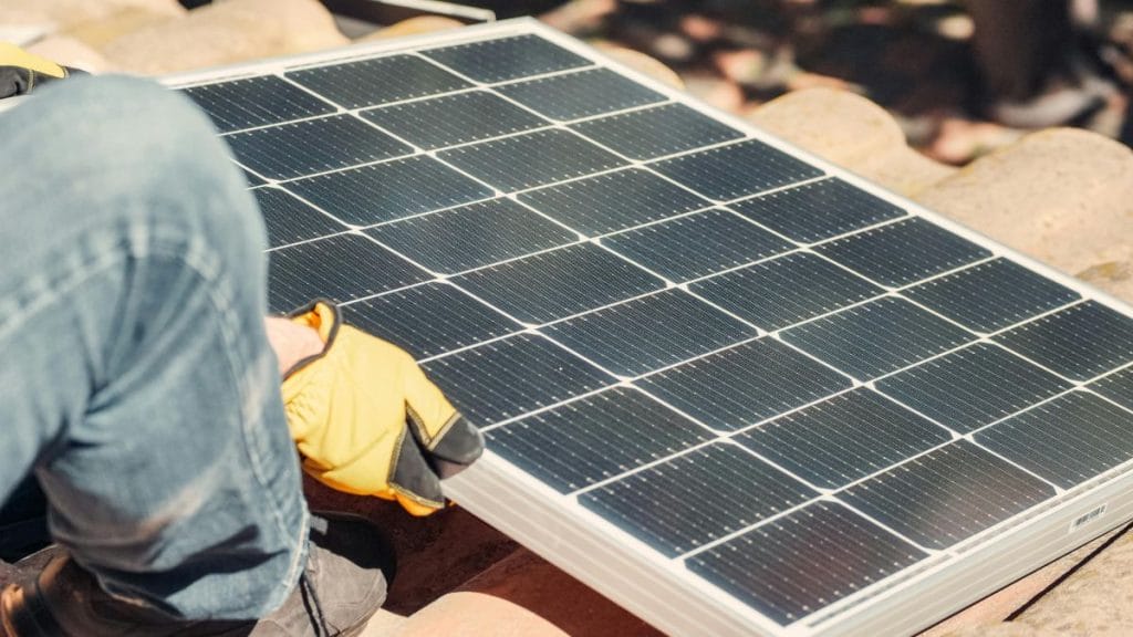 A magyar naperőművek új rekordokat döntenek, egyre több házon a napelem virít
