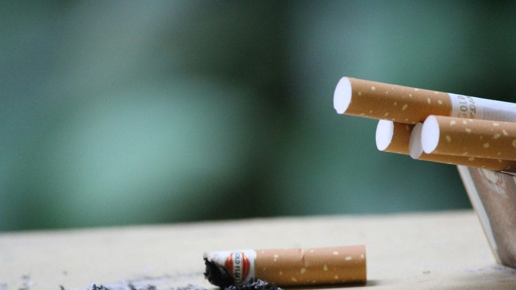 A parlament elfogadja a teljes cigarettatilalmat: tiltva az árusítást az országban