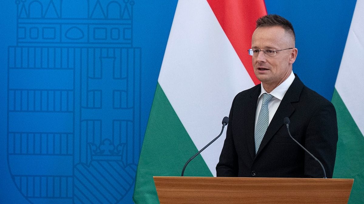 Szijjártó Péter: Magyarország elutasítja a háború felé vezető NATO-javaslatokat