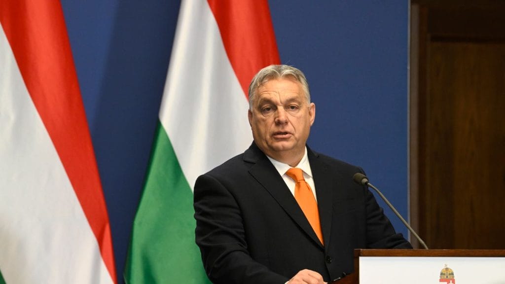 A békepárti Magyarország egyedülálló álláspontja az EU-ban: Orbán Viktor kijelenti, hogy 26 háborúpárti országgal állnak szemben