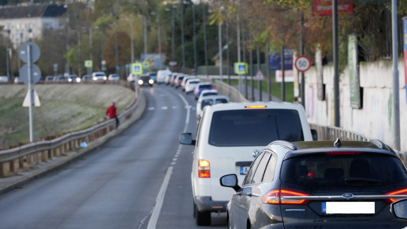 Budapesti kilométeres torlódás: munkába jutni kihívásokkal teli