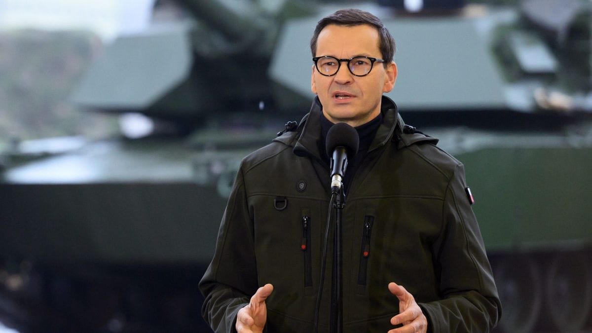 A migrációs paktumot "dinamitnak" nevezte a volt lengyel miniszterelnök