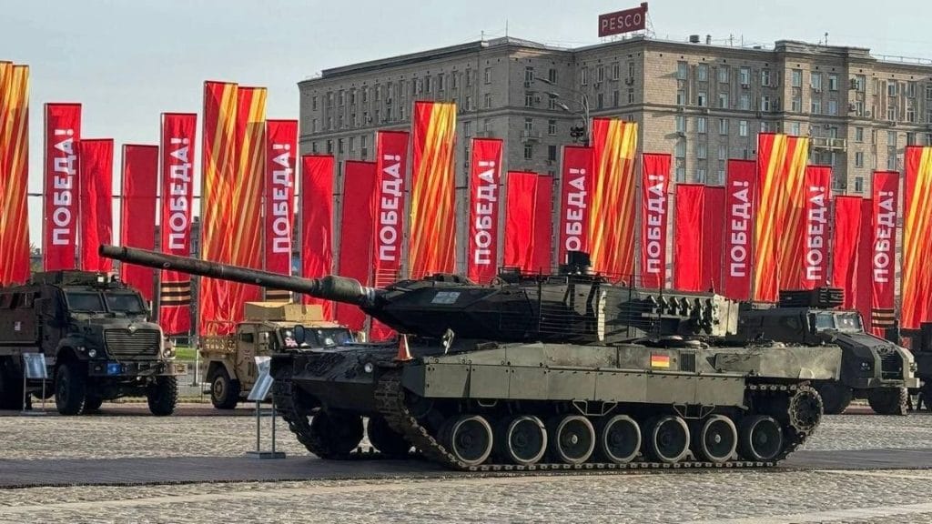 Háborús feszültség a központban: Külföldi tankok érkeztek Moszkva főterére