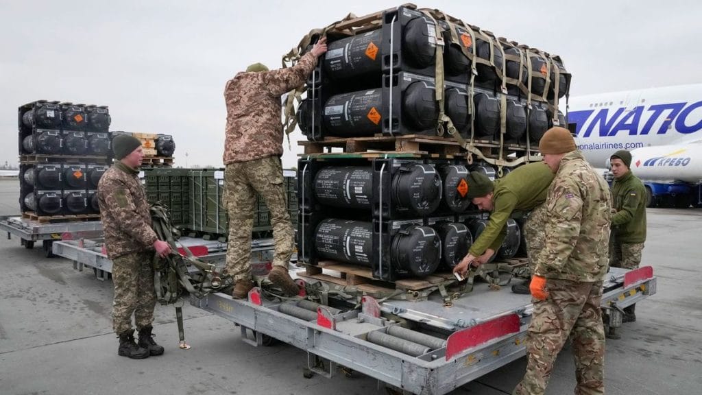 Az Egyesült Államok 6 milliárd dollár értékű fegyverei útnak indulnak Ukrajna felé