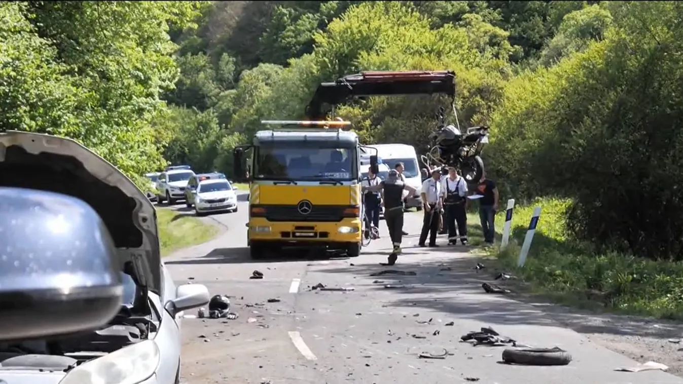 Az utasával együtt veszélyesen száguldó motoros tragédiája Komlónál – videó