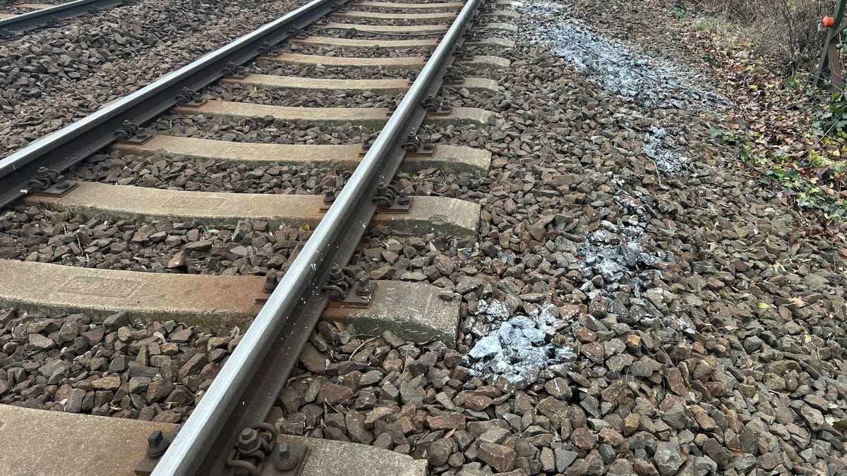 Vonat baleset Jászberényben: késések várhatók utazóknak