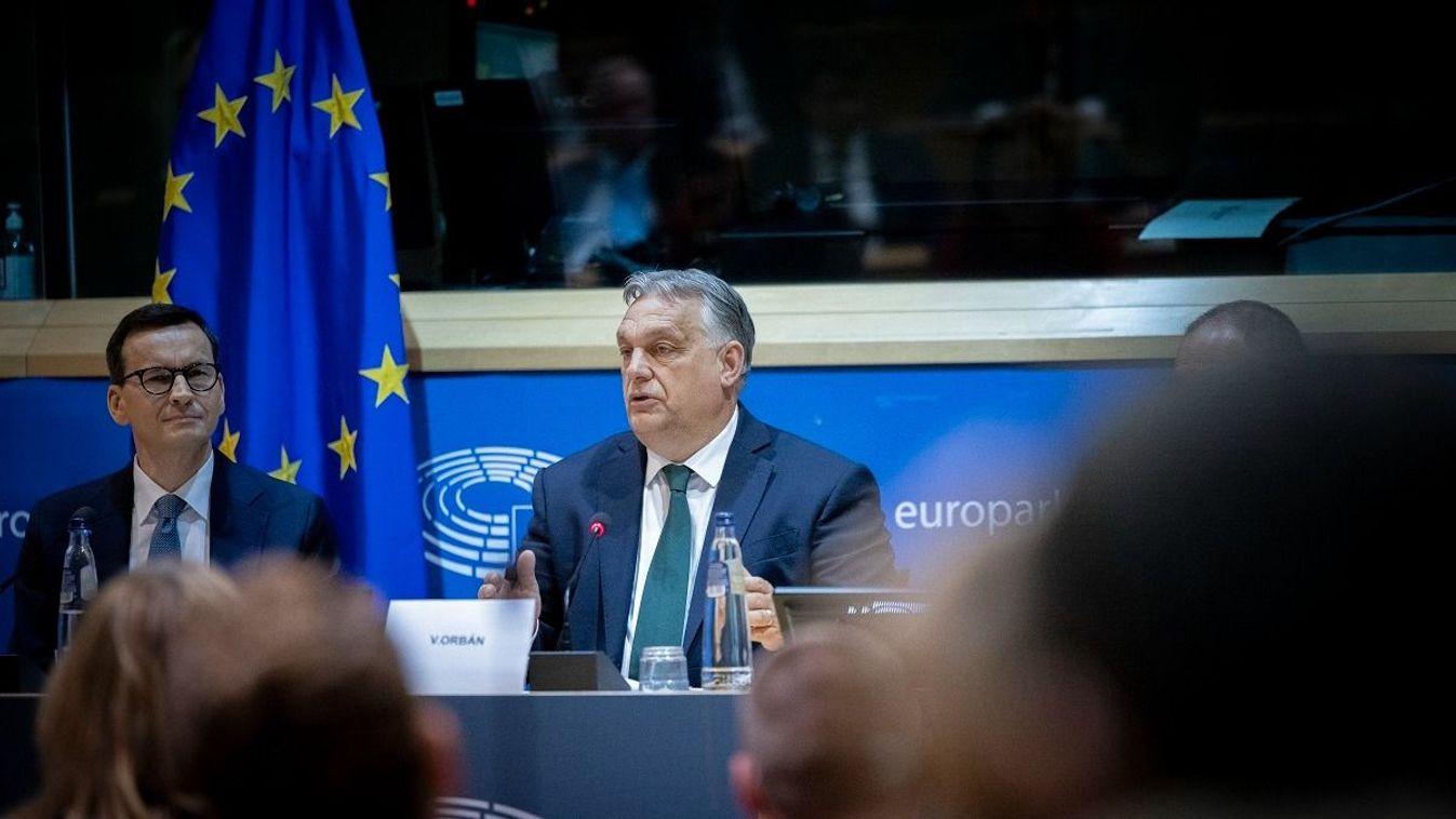 Orbán Viktor: Az uniós határokon kívül maradás kötelező a menekültügyi kérelem elbírálásáig