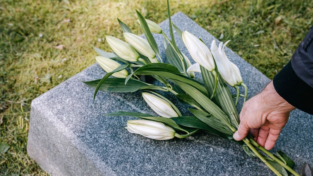 Szürreális álom: húsvétkor feltámadt a temetett barát