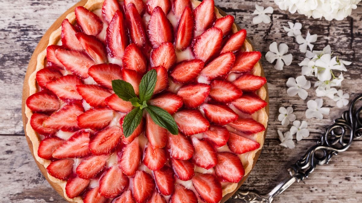 Kóstold meg az epres-tejfölös pitével az édes ízek harmóniáját: mutatjuk a receptet!