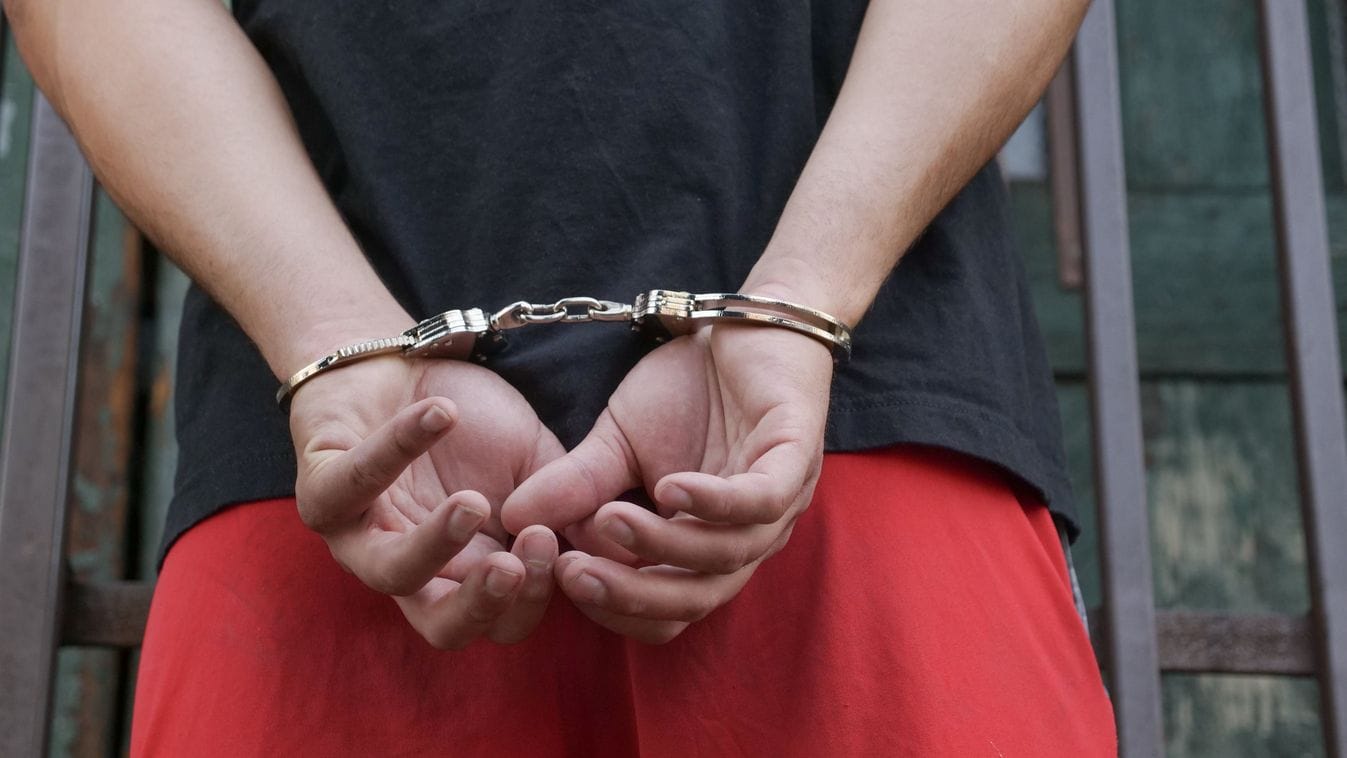 Lecsapott a rendőrség: Pedofil bűncselekmények miatt vád alá helyeztek egy szegedi férfit