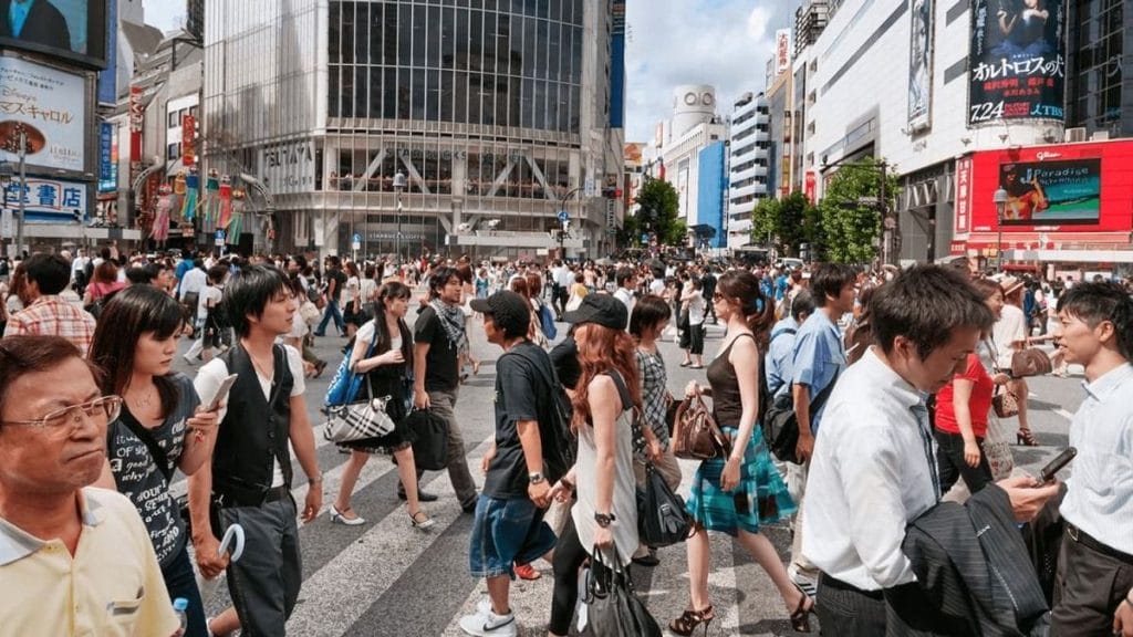 Az Unikális Japán: Miért lesz mindenki ugyanaz a vezetékneve 500 év múlva?