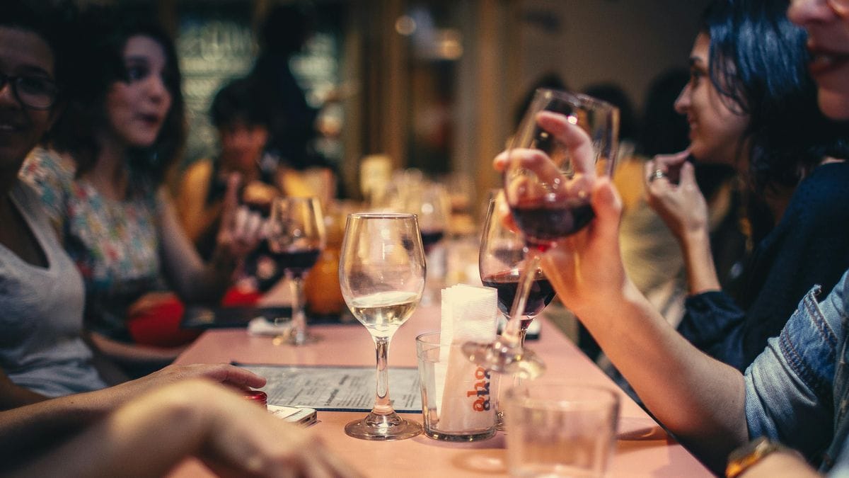 Kóstold meg az ingyen bort ebben az étteremben – nincs semmi kifogás, hogy ne próbáld ki!