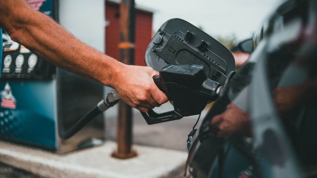 Autózási változások: Az üzemanyag árak ismét emelkednek