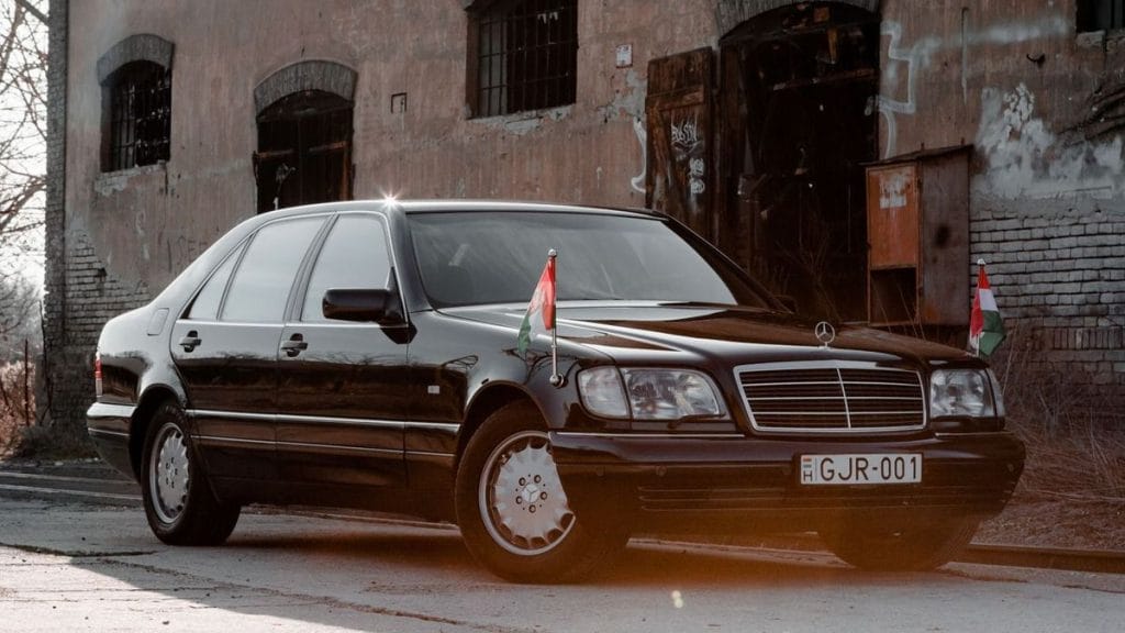 A Mercedesek rejtélyes világa: 100 különleges autó, 100 izgalmas történet