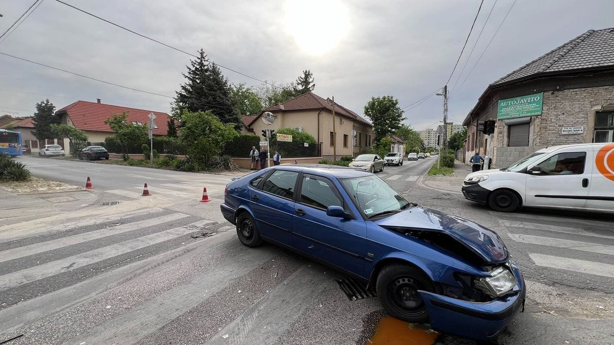 Sofőr csodával határos módon is épségben megúszta a budapesti balesetet – drámai képekkel!