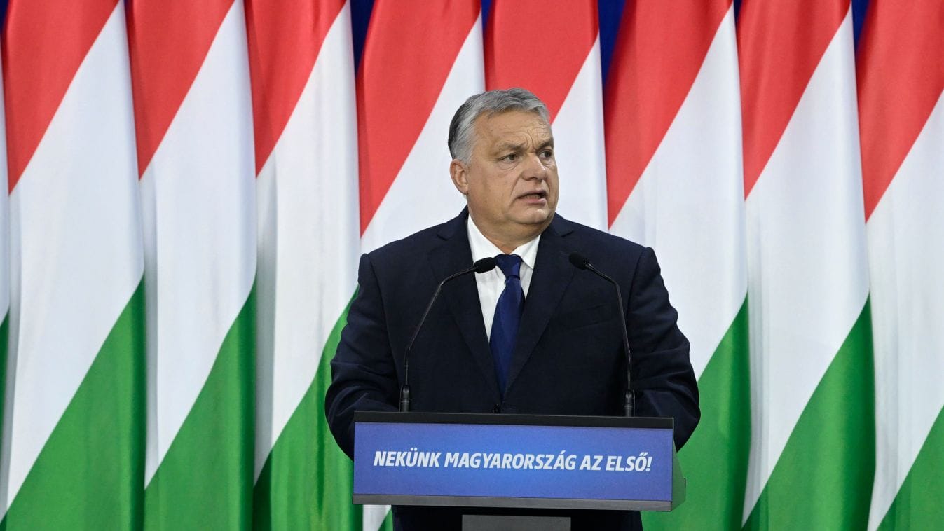 A világ borotvaélen táncol Orbán Viktor kormányzása alatt