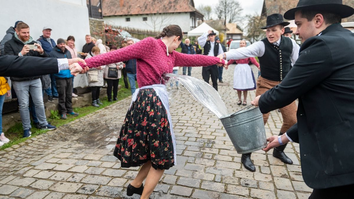 Miért locsolkodunk húsvéthétfőn? A hagyomány eredete