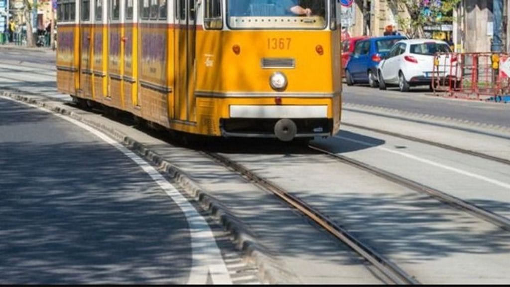A tragédia Budapesten: nő lép villamos elé kétségbeesésében