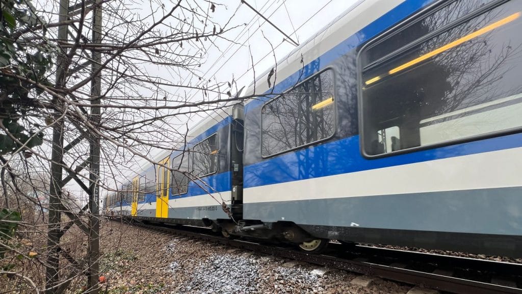 Halálos baleset: Embert gázolt a vonat Ajkán