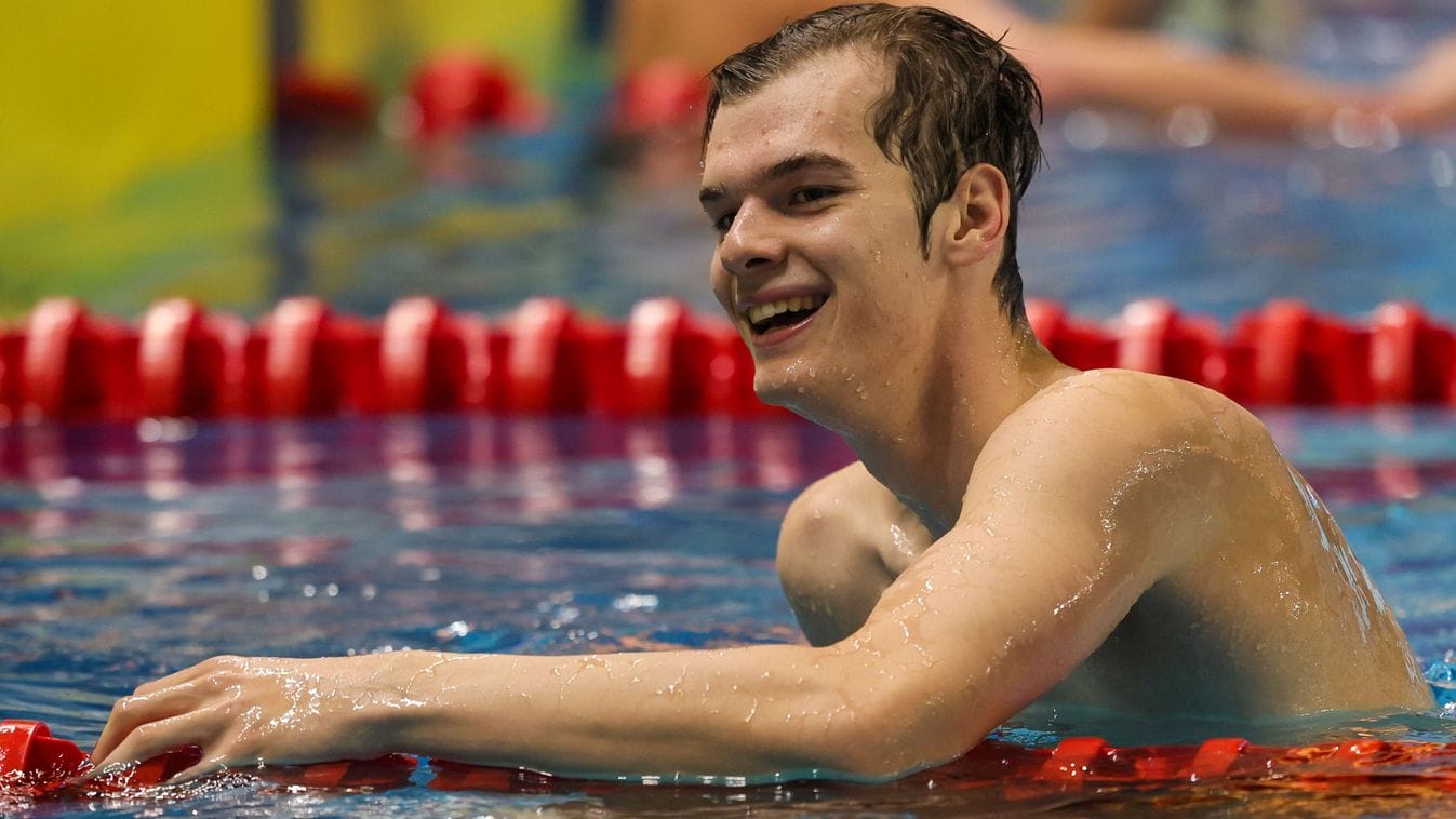 Bámulatos teljesítmény: Magyar úszó ijesztően hozza ki a legjobbat Milákból és a világból