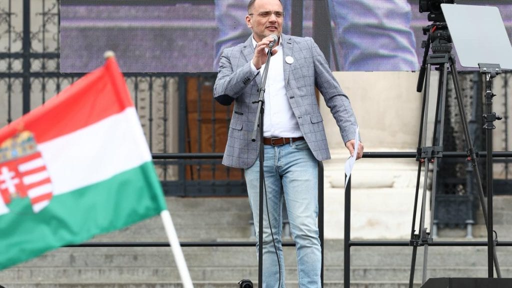 Kíméletlen támadás a DK ellen Magyar Péter tüntetésén - Per is várható