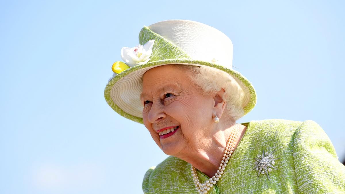 Súlyos szabálysértést követett el az egykori brit miniszterelnök Erzsébet királynővel kapcsolatban