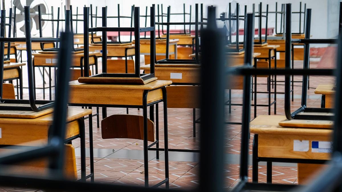 Brutális támadás a tanárnő ellen: középiskolás diák ököllel és székkel támadt Szolnokon
