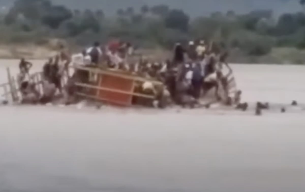 Tragédia a vízen: 58 ember vesztette életét, amikor kettétört a fából készült komp