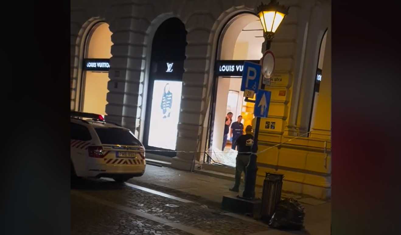 Drámai betörés a Louis Vuitton-boltban az Andrássy úton: Az elkövetők alaposan kipakolták az üzletet
