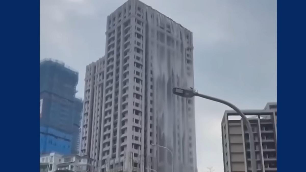 A "Megdöbbentő felvétel: így dőlt össze a tajvani földrengésben a felhőkarcoló medencével a tetején