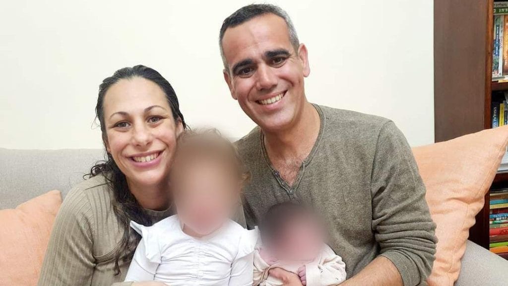 Aggódó feleség küzdelme: Találd meg a Hamász magyar túsza túlélését