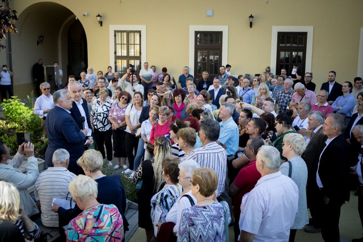 Az Orbán Viktor által Kaposváron mondott mondat: „a háború elviszi a házat, a jószágot” hatásos címet!