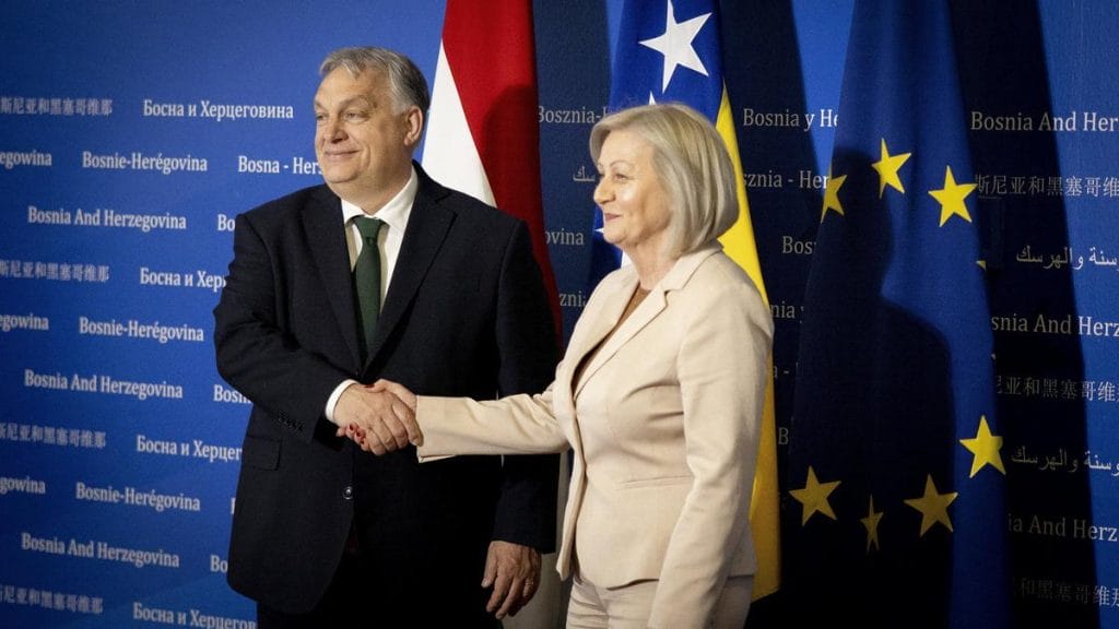 Orbán Viktor újabb meglepetéssel - itt tűnt fel a kormányfő