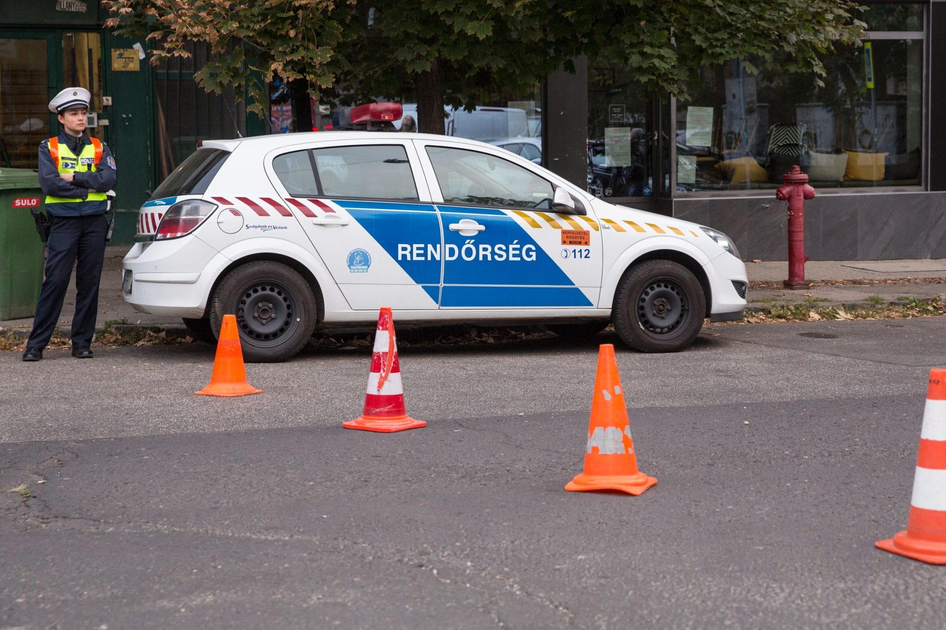 Budapesti keresztbeálló autók okozta brutális balesetek: a város teljesen leállt