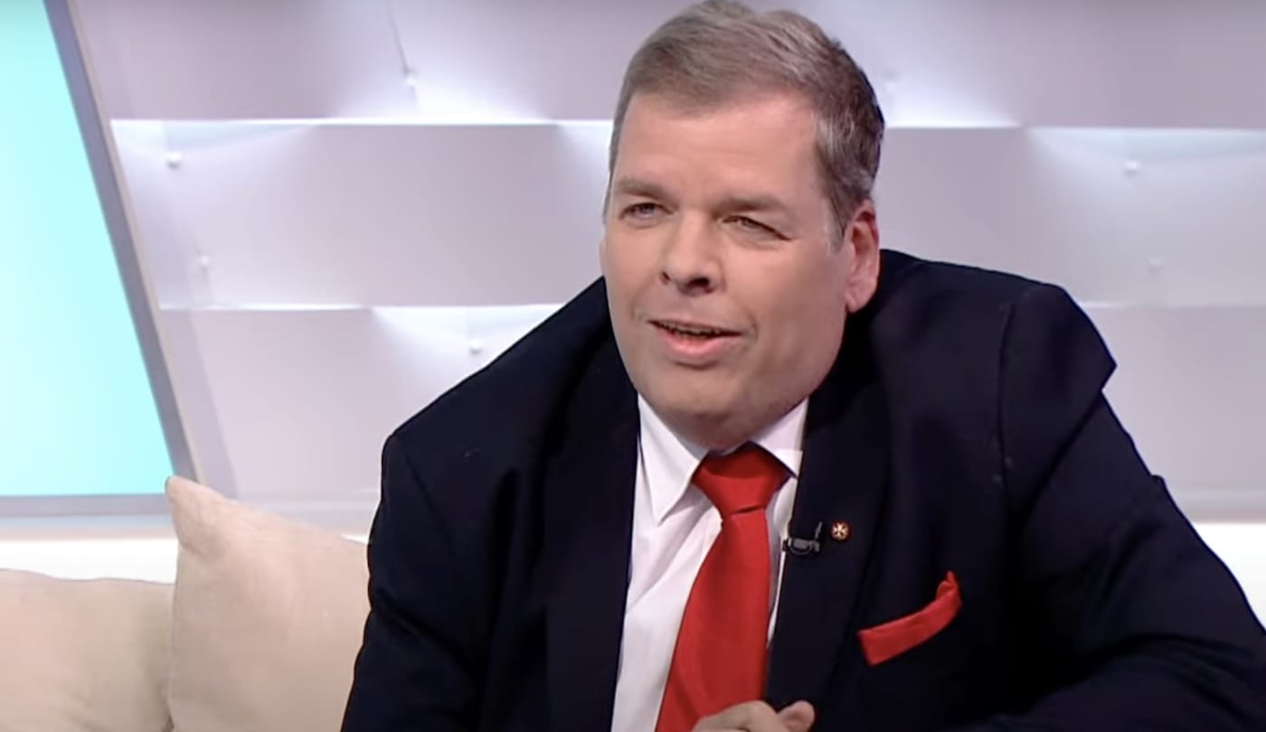 Andor Schmuck diadalmas előválasztási győzelme: sufnituning kampánnyal a polgármesteri székért
