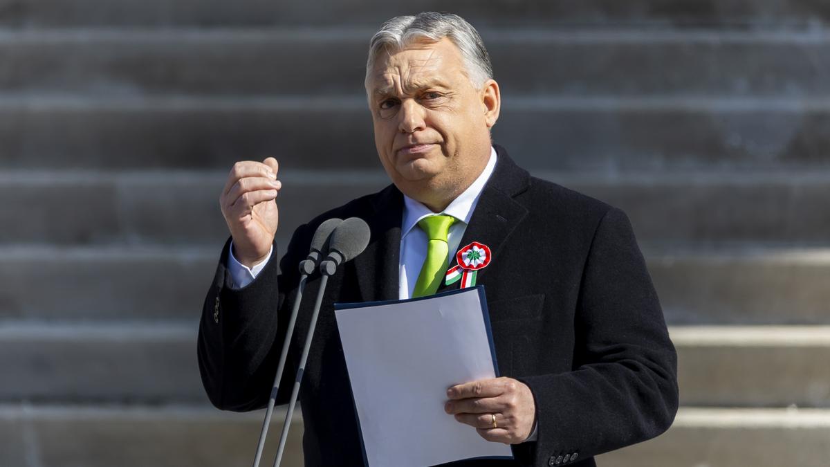 Exkluzív pillanat: Orbán Viktor pezsgőt bont a Fidesz kampányában a Millenárison - ÚJRAÉLŐ