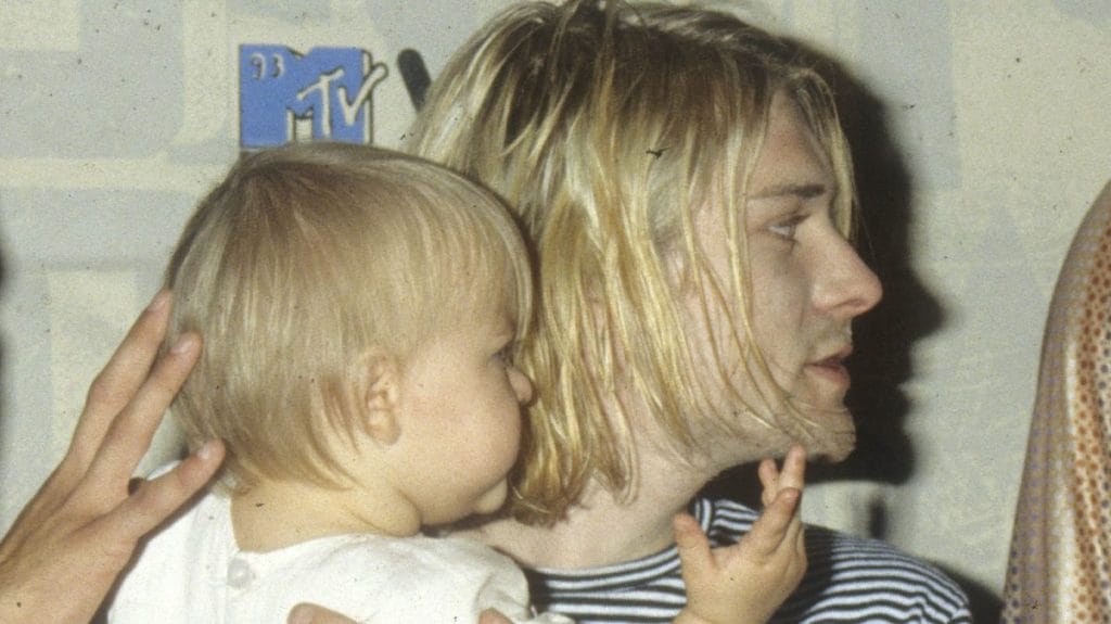 Szívszorító emlékezés: Az apja haláláról vall Kurt Cobain lánya csodálatos sorokkal és megdöbbentő képekkel