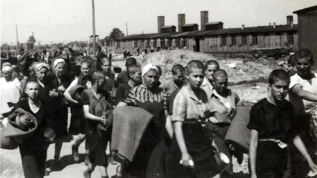 Holokauszt-emléknap: drámai fotók akkor és most – Így néz ki most Auschwitz