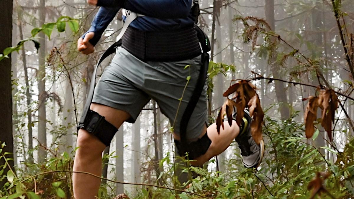 A közeljövőben Ön is felkapaszkodhat a csúcsra egy okos exoszkeletont viselve - Videó!