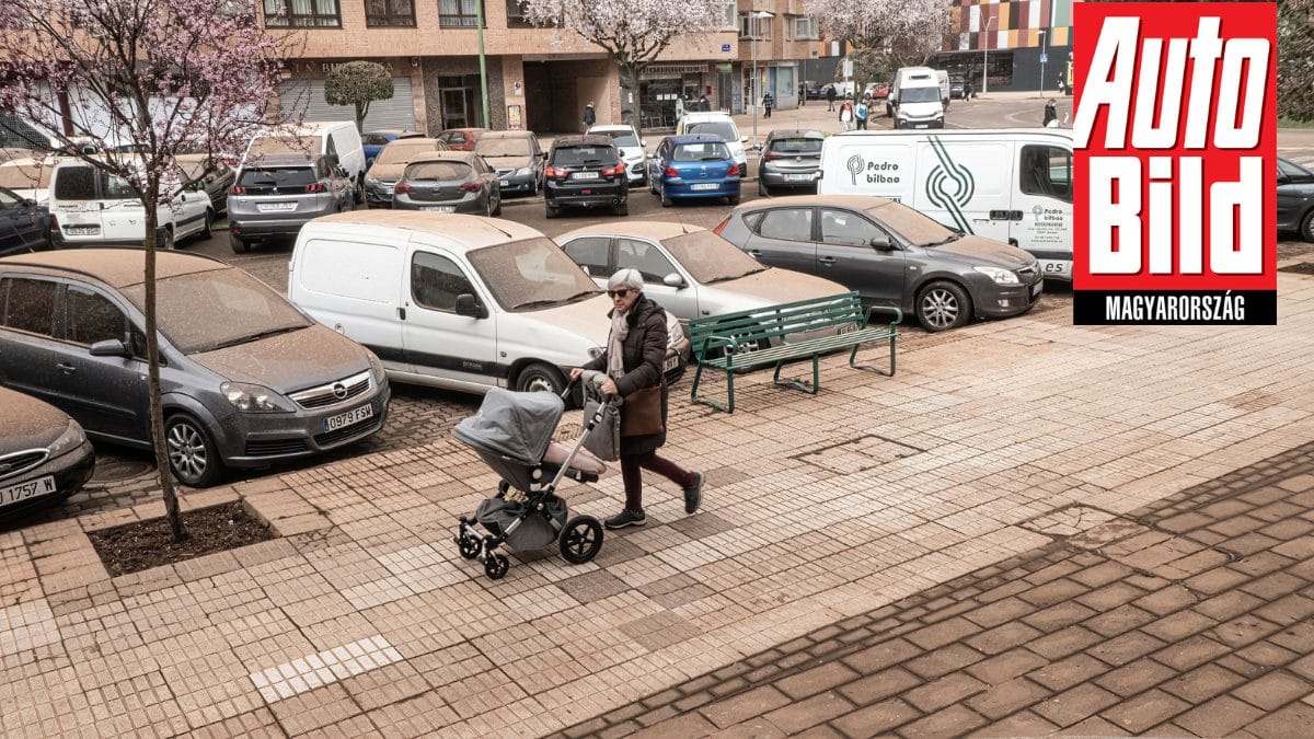 Autó tisztítás szaharai homok után: kíméletes módszerek a fényezés védelmében