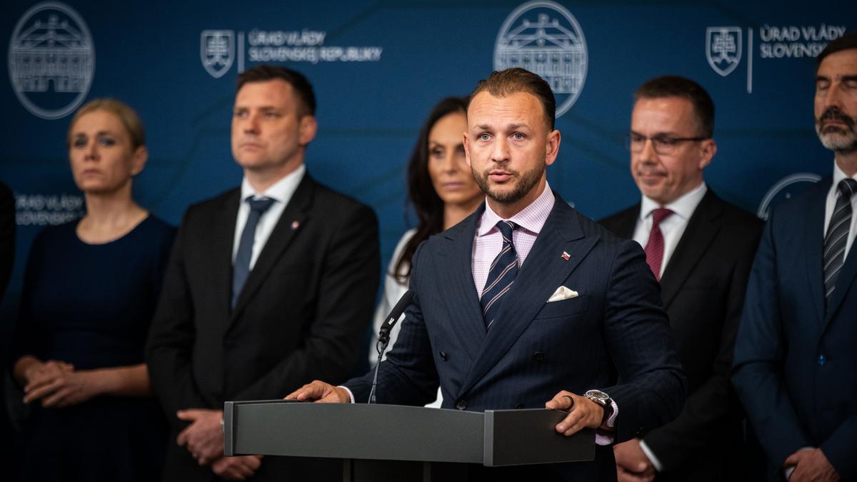 Fico életét a biztonságiak mentették meg: Szlovák belügyminiszter kritikus a fotelhuszárok véleményével