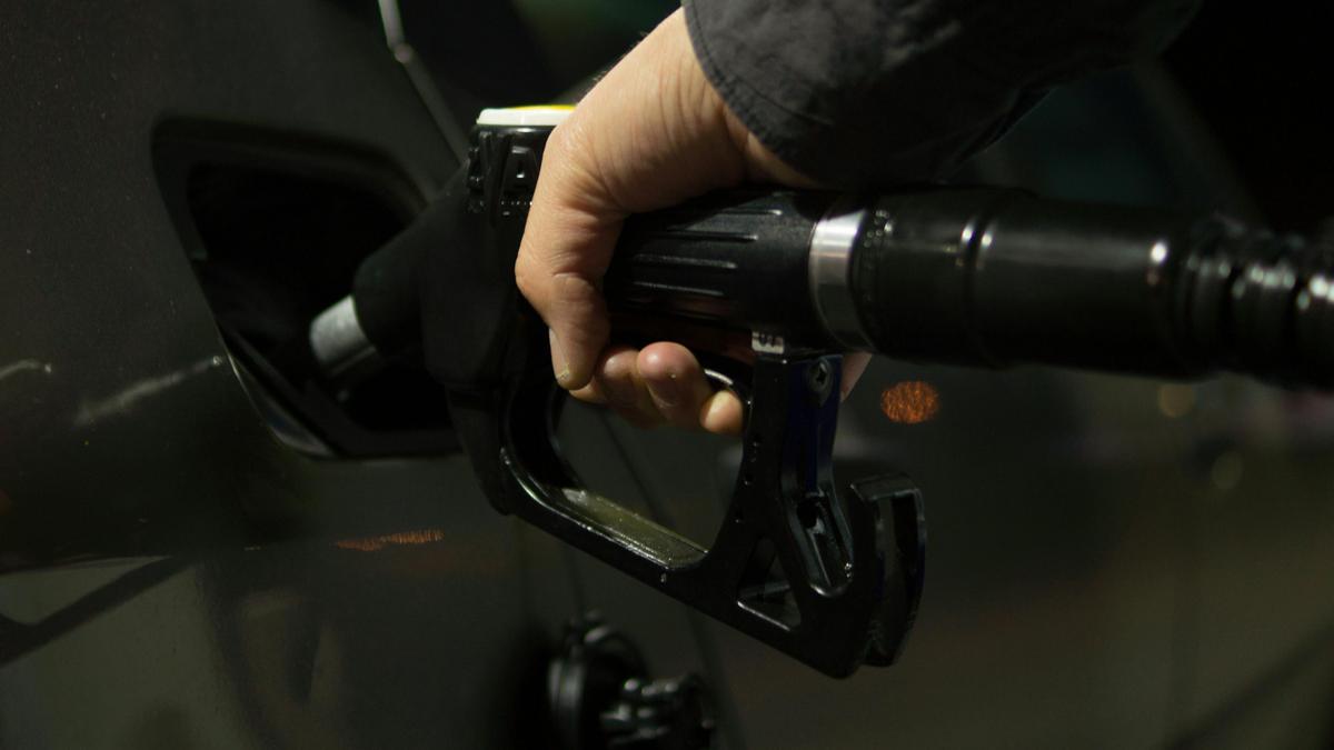 Jó hírek a benzineseknek: péntektől ismét változnak az üzemanyagárak