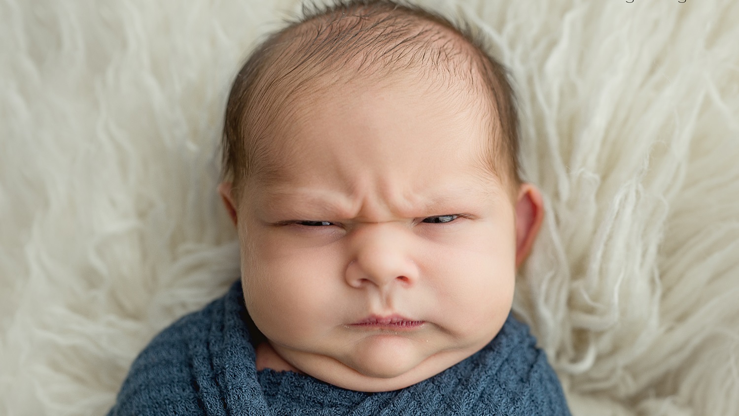A hétnapos Trent őszinte reakciója az újszülött-fotózásra: cuki vagy morcos?