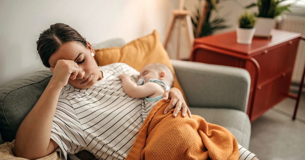 A kisgyerekes anyák alváshiánya: szembesítő adatok egy friss kutatásban
