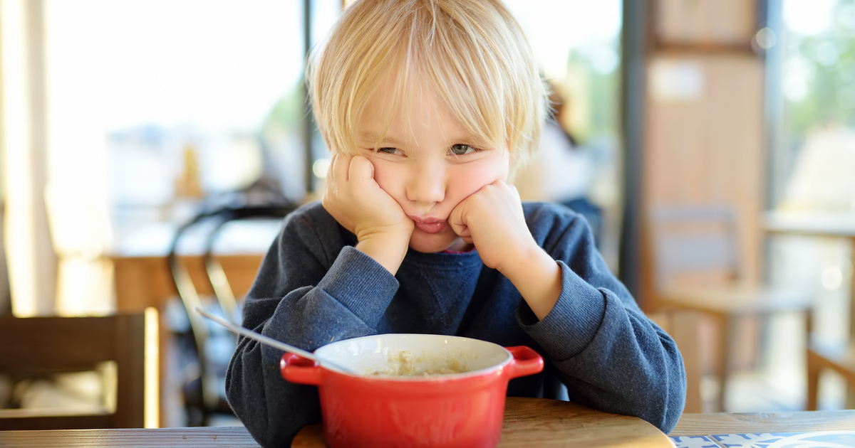Megfejtve a rejtélyt: Miért nem eszi meg a gyerek a spenótot és a májat?