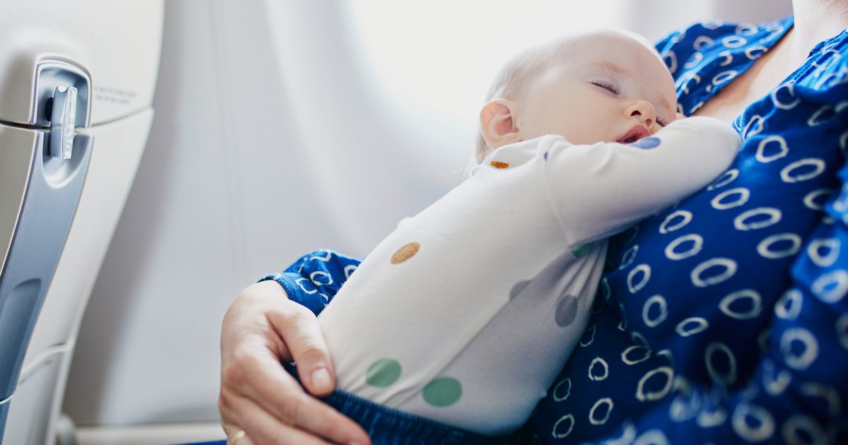 Repülés babával: 4 fontos kérdés a gyerek kedvezményes utazásáról